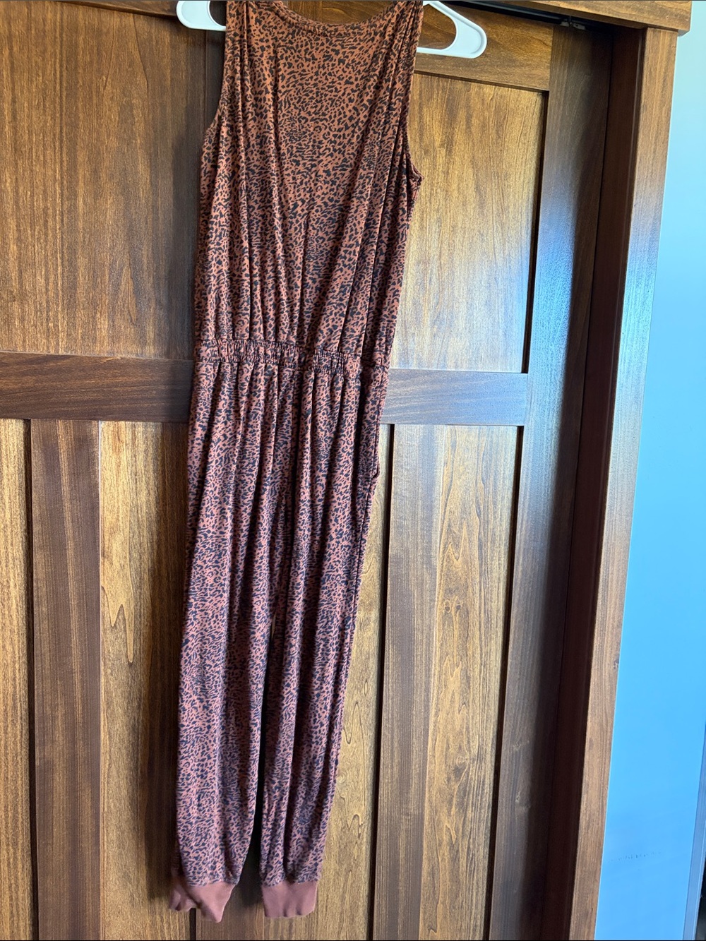 Amazon Essentials Rust Leopard-Print Tank Jumpsuit with Drawstring - Picture 3 of 3